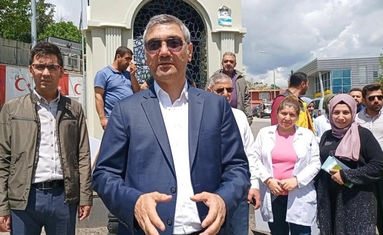 Diyarbakır'ın Dicle ilçesinde sağlıkçılar, toplum sağlığı için yürüdü