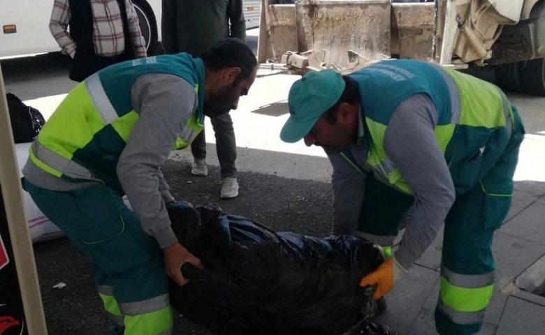 Adıyaman’da 400 kilo sağlıksız sucuk imha edildi