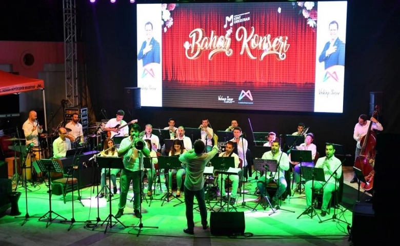 Mersin Kent Orkestrasından üniversite öğrencilerine konser