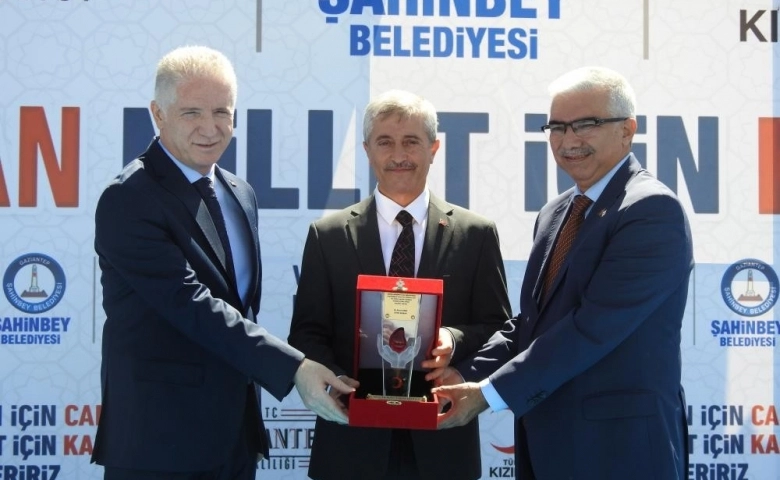 Gaziantep'te Kan bağışı yapanlara spor ayakkabı hediye