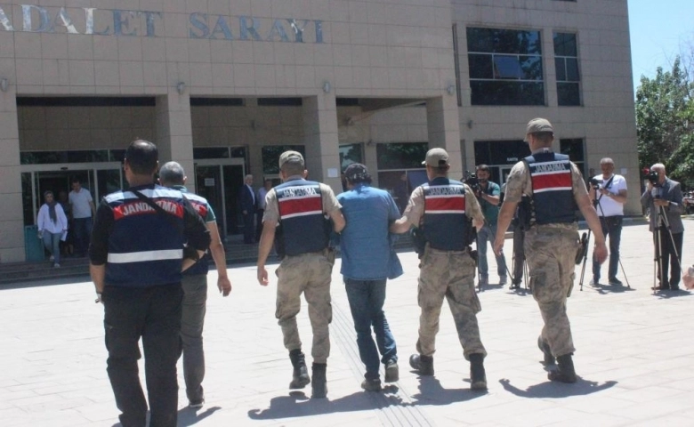 Kilis Suriye Sınırda yakalanan DEAŞ üyesi terörist, adliyeye sevk edildi