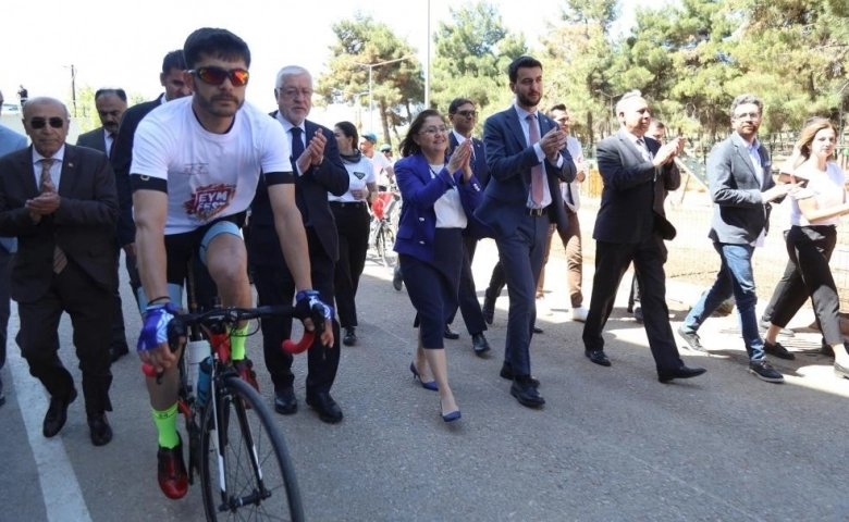 Gaziantep, Engelsiz Yaşam Merkezin'de Elele'' projesinde gençlik festivali