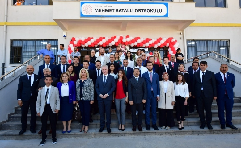 Mehmet Batallı Ortaokulu törenle açıldı