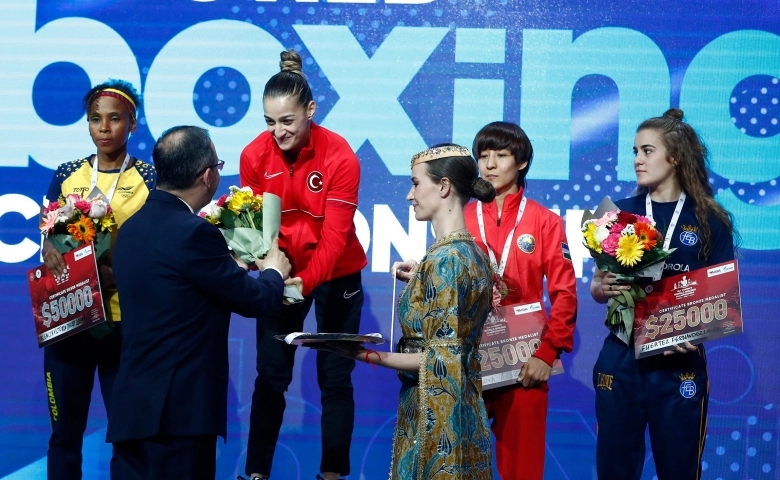 Dünya Kadınlar Boks Şampiyonluğunu Türk sporcular kazandı