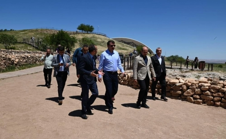 Şanlıurfa’nın yeni Valisi Salih Ayhan üç günde gitmedik yer bırakmadı