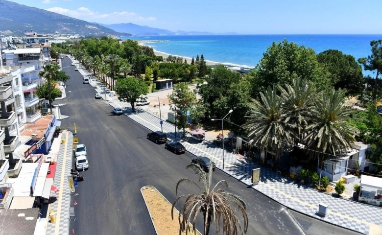 Mersin Anamur'da yol çalışması sürüyor