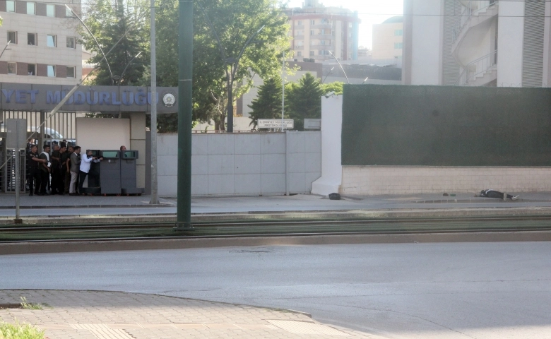 Emniyet Müdürlüğü önünde vurulan canlı bomba Koçyiğit yoğun bakımda