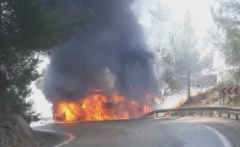 Mersin-Antalya seferi yapan yolcu otobüsü Alev alev yanarak  küle döndü