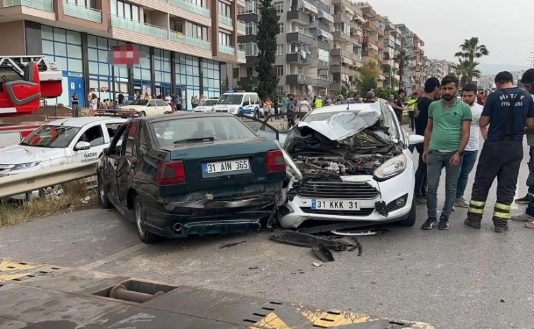 İntihar girişimini izlerken 5 araç kaza yaptı: 5 yaralı