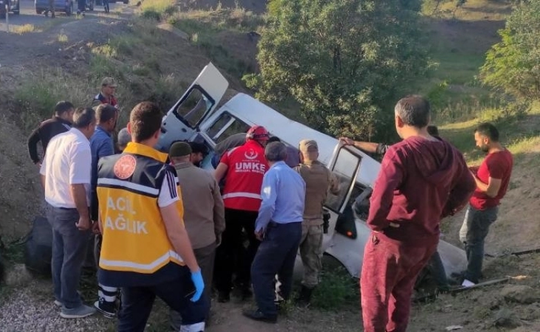 Siirt’te işçileri taşıyan minibüs uçuruma yuvarlandı: 4 ölü, 6 yaralı