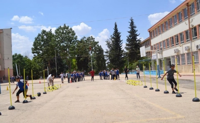 GAÜN Öğrencileri gençler ortaokul öğrencileri ile oyun oynadı