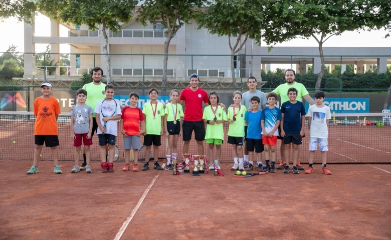 Mersin Büyükşehir’in Tenis Takımı Kupalara doymuyor