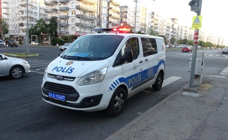 Diyarbakır'da 20 yaşındaki genç önce annesini, ardından kendini vurdu