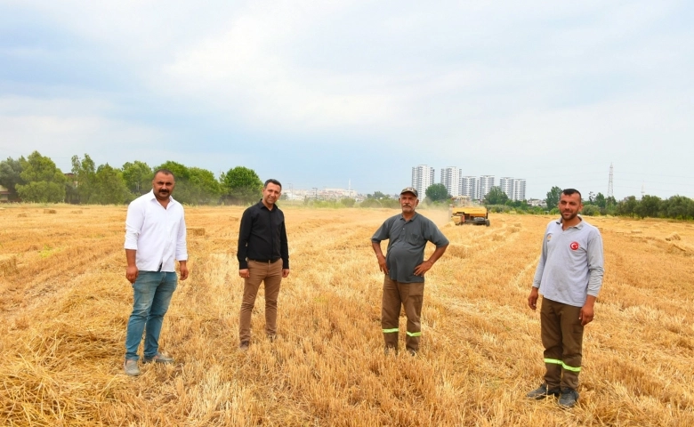 Tarsus Belediyesi’nden üreticiye 22 ton saman desteği