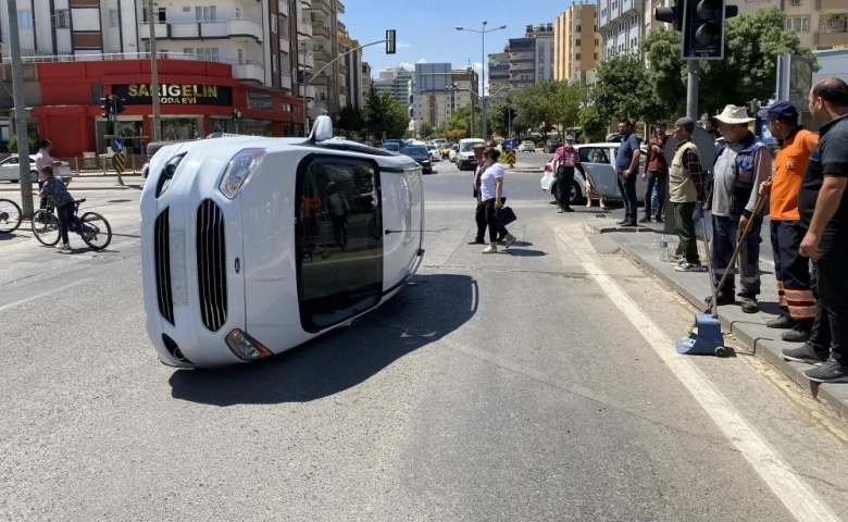 Gaziantep'te Aracın devrini aldıktan dakikalar sonra kaza yaptı