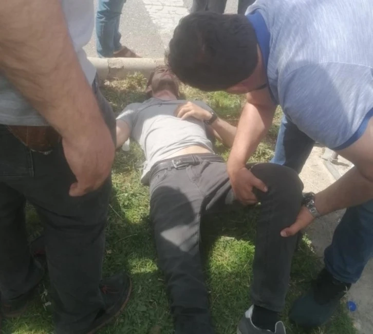 Adıyaman'da yolun karşısına geçmeye çalışan polise motosiklet çarptı: 2 yaralı