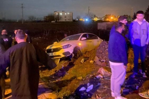 Diyarbakır’da kontrolden çıkan otomobil kaza yaptı: 6 yaralı