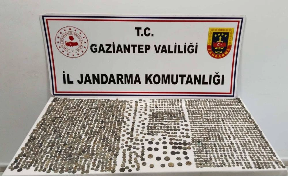 Gaziantep’te Roma dönemine ait 2 bin 51 adet gümüş sikke ele geçirildi