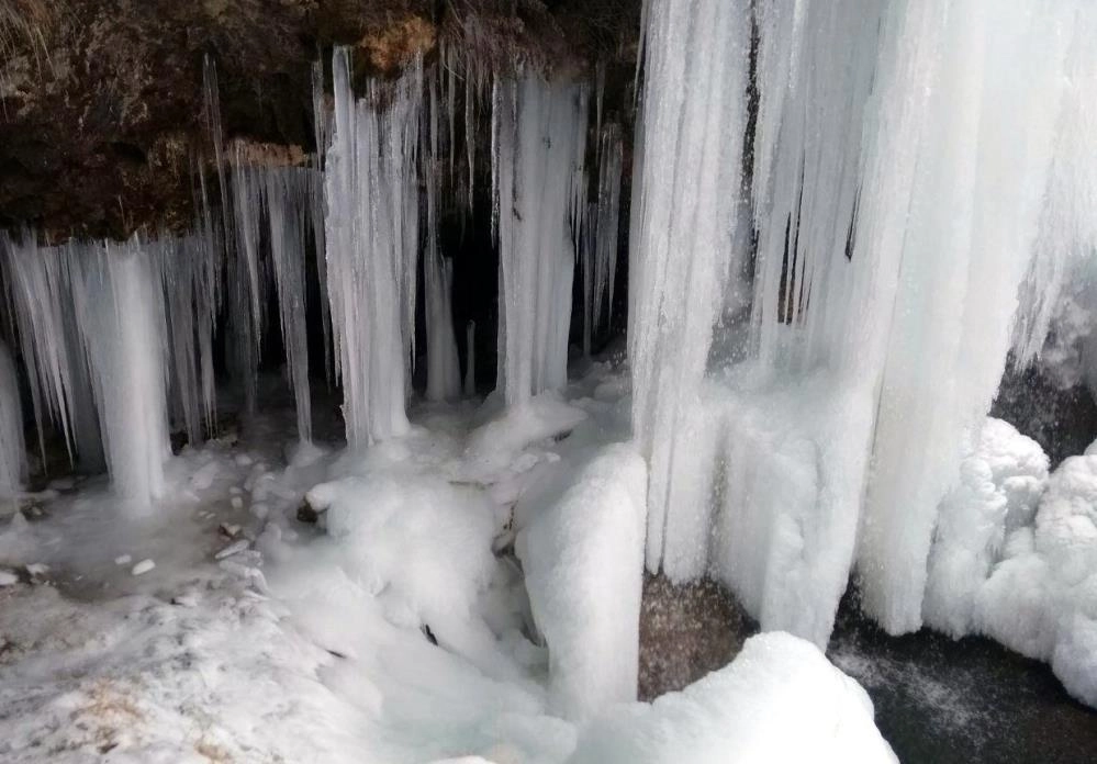 Sırakayalar Şelalesi buztutu