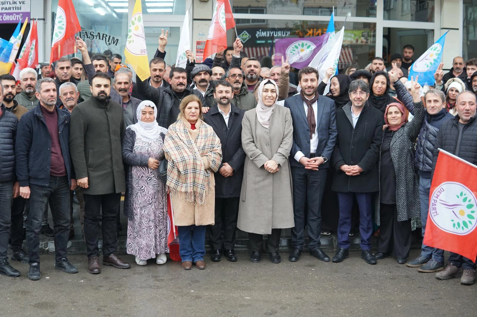 DEM Parti Mersin’de seçime iddialı hazırlanıyor, taşlar yerinde oynayacak