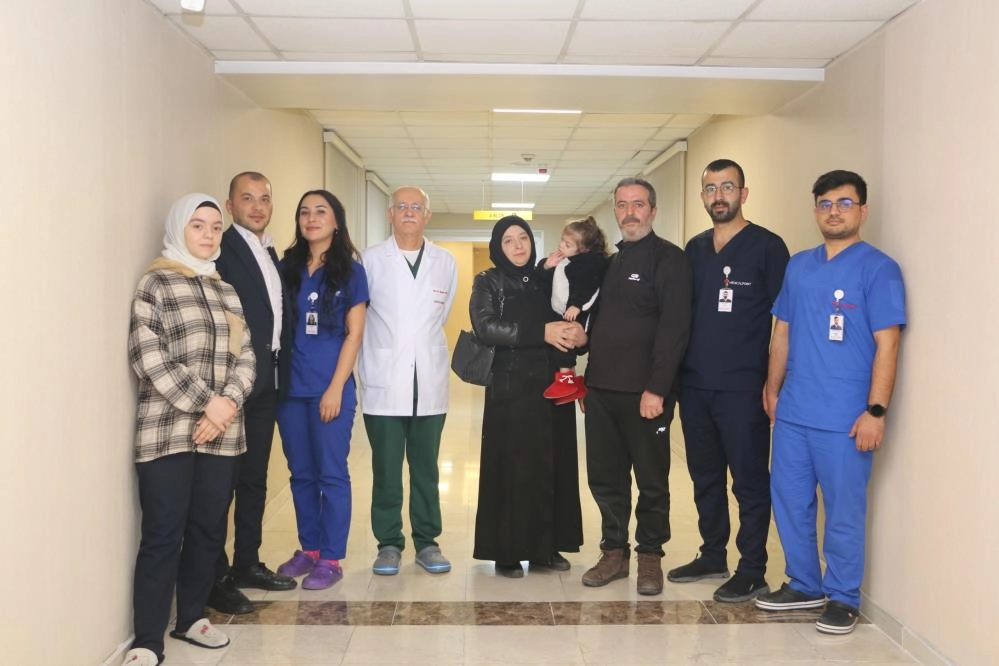 Medical Point Gaziantep hastanesinde 3 yaşındaki Esil, solunum cihazından kurtuldu