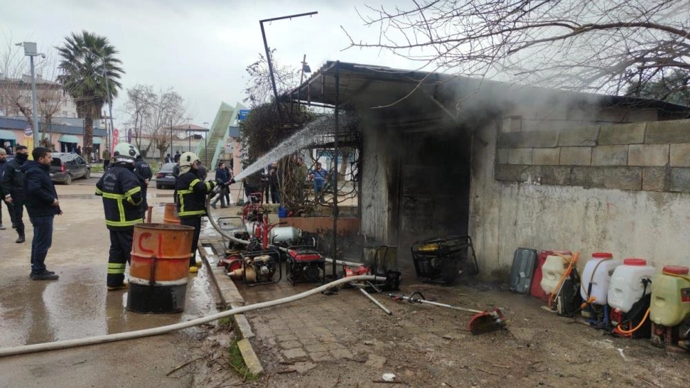 Gaziantep’te iş yerine gelen müşteri yangın çıkardı