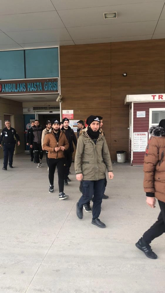 Bursa'da 12 kaçak göçmen yakalandı