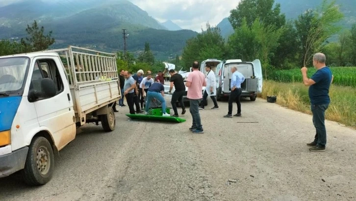 Bayram alışverişine giden kardeşleri kaza ayırdı: 1 ölü,3 yaralı