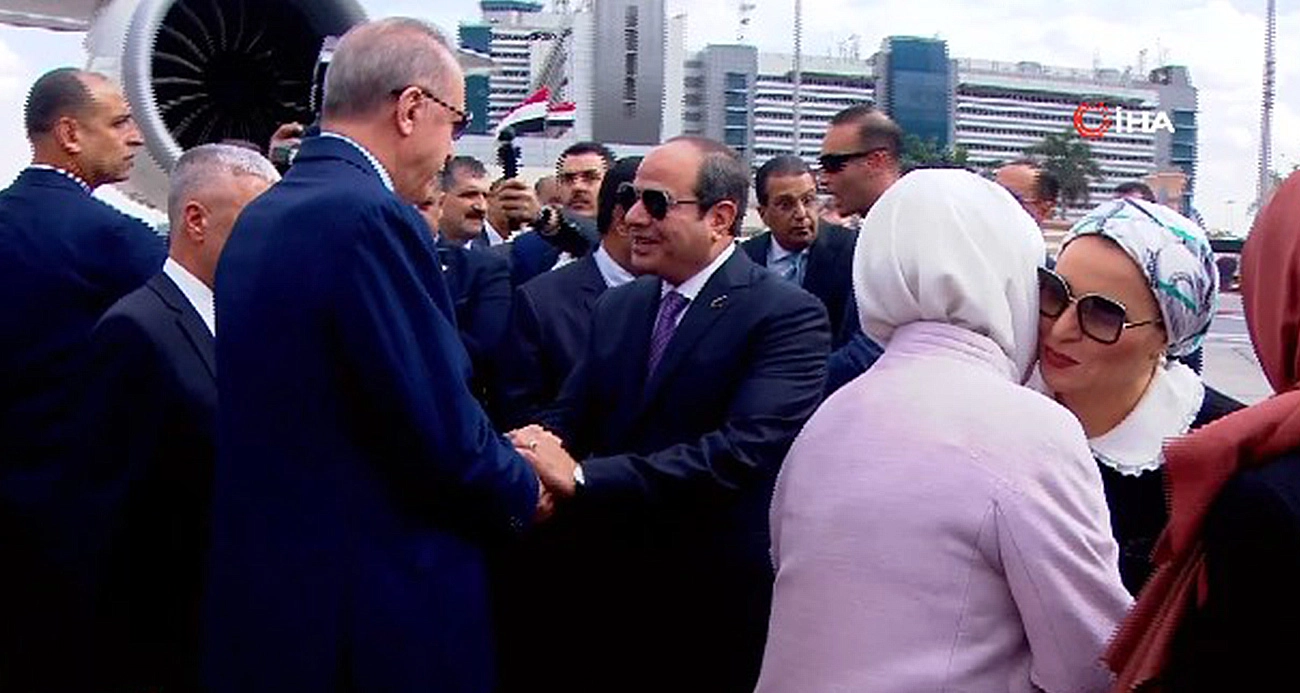 Cumhurbaşkanı Erdoğan’ı 12 yıl sonra Mısır’da Sisi karşıladı