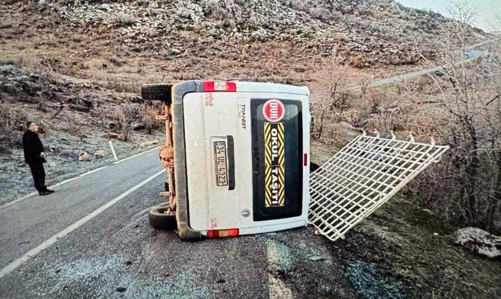 Siirt'te minibüs devrildi: 11 yaralı