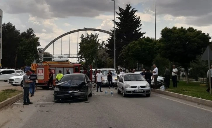 Adıyaman'da Zincirleme trafik kazasında 4 kişi yaralandı