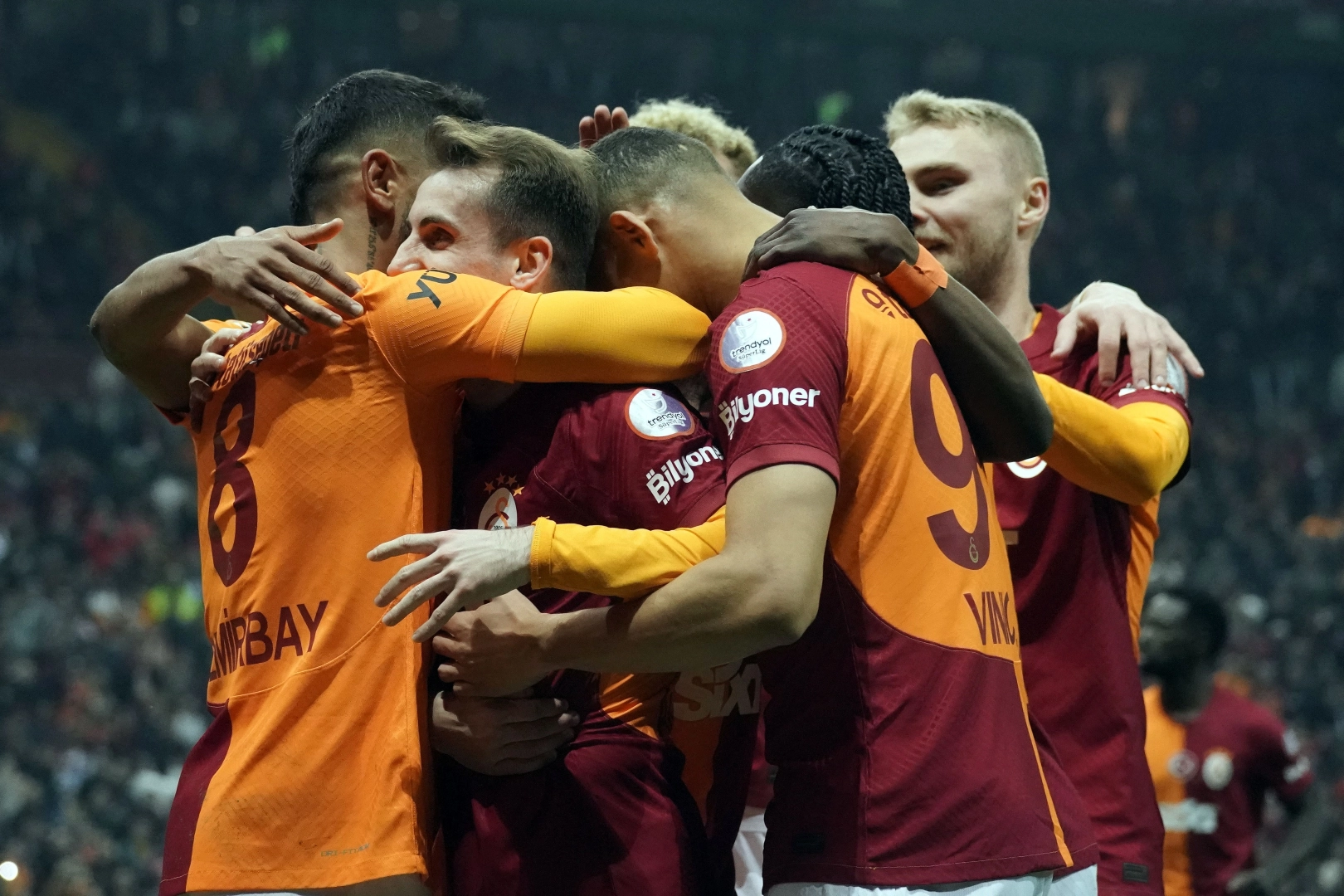 Galatasaray liderliği bırakmadı! Antalyaspor’u 2-1 mağlup etti