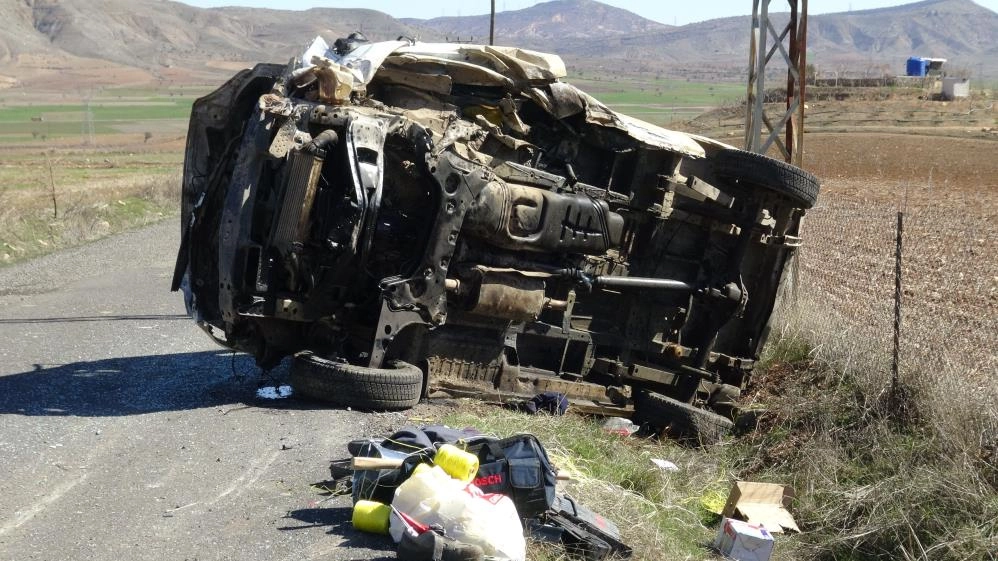 Batman'da takla atan minibüs hurdaya döndü: 3 ağır yaralı