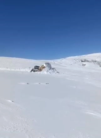 3 metreyi bulan karda kar operatörü kayıp oldu