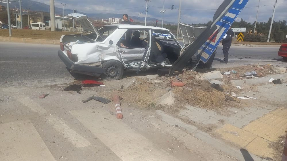 Kütahya Gediz’de trafik kazası: 3 ölü, 2 yaralı