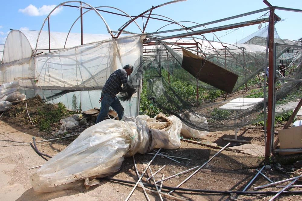 Kumluca’da hortum afetinden 265 dönüm alanda 111 üretici etkilendi