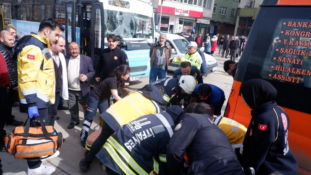 Erzurum’da trafik kazası: 14 yaralı