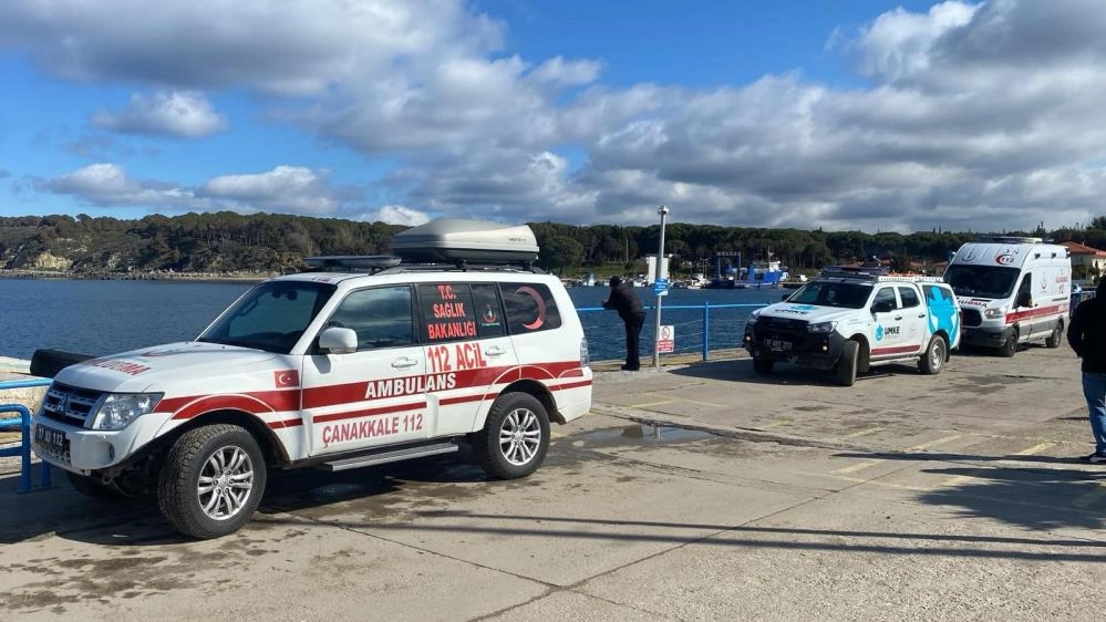 Çanakkale açıklarında mülteci teknesi battı