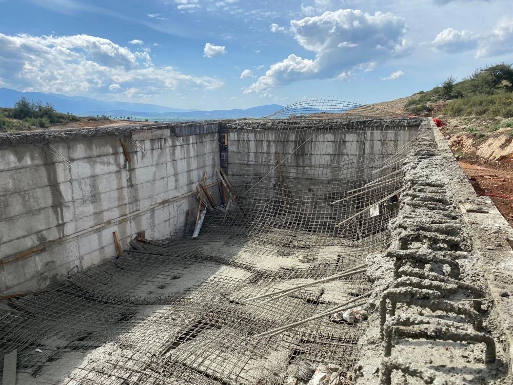 Beton dökümü esnasında meydana gelen çökmede 4 işçi yaralandı