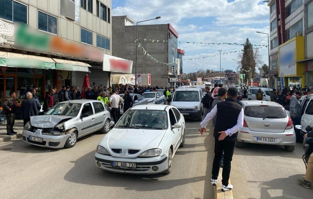 Adıyaman'da kaza sonrası ortalık savaş alanına döndü gözaltılar var