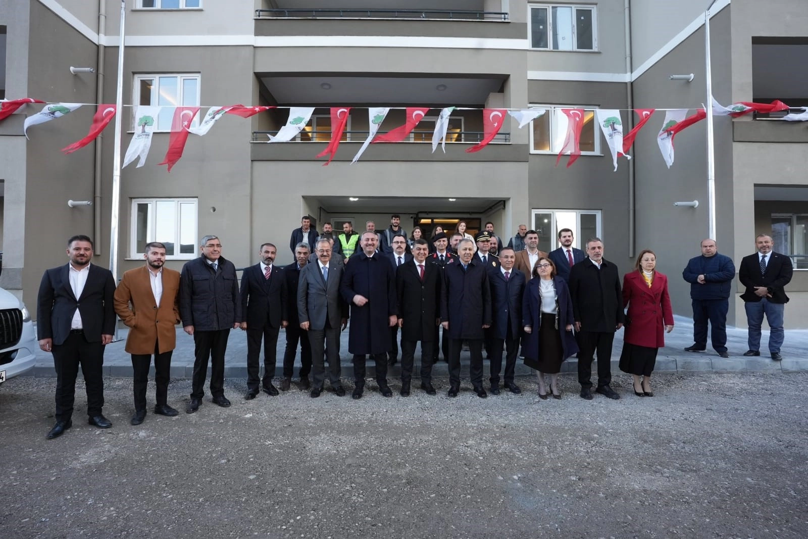 İçişleri Bakanı Yerlikaya, Şehitkamil polis lojmanlarını inceledi