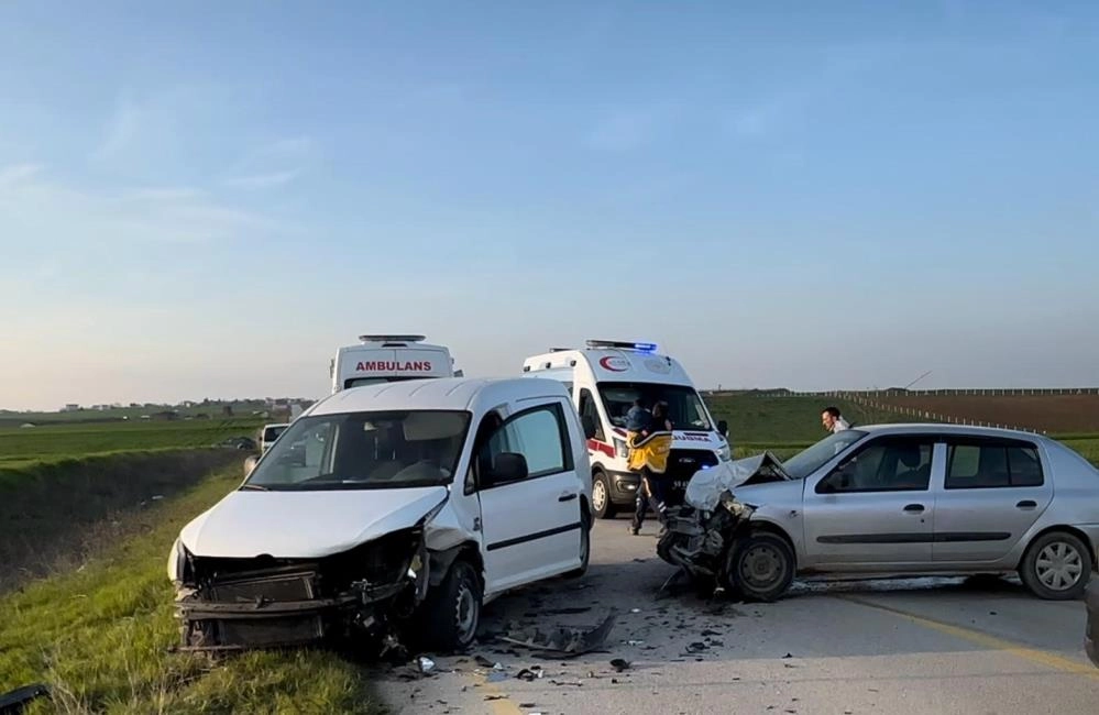 Tekirdağ'da 2 aracın karıştığı kazada 7 kişi yaralandı