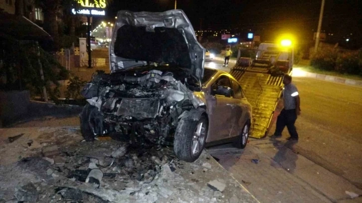 Trafikte feci kaza: 2 ölü, 4 yaralı