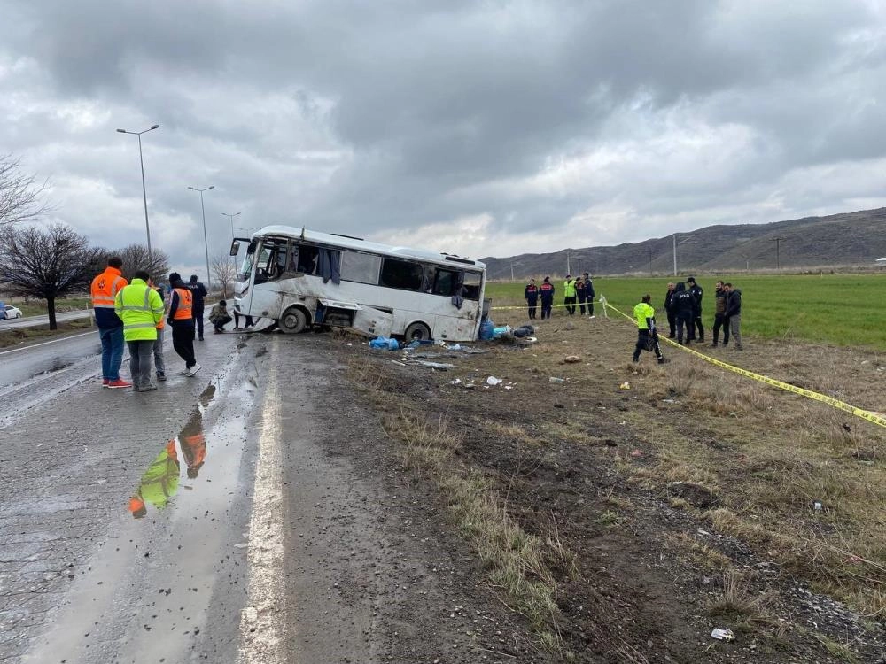 Cezaevi nakil aracı devrildi: 1'i ağır 11 yaralı