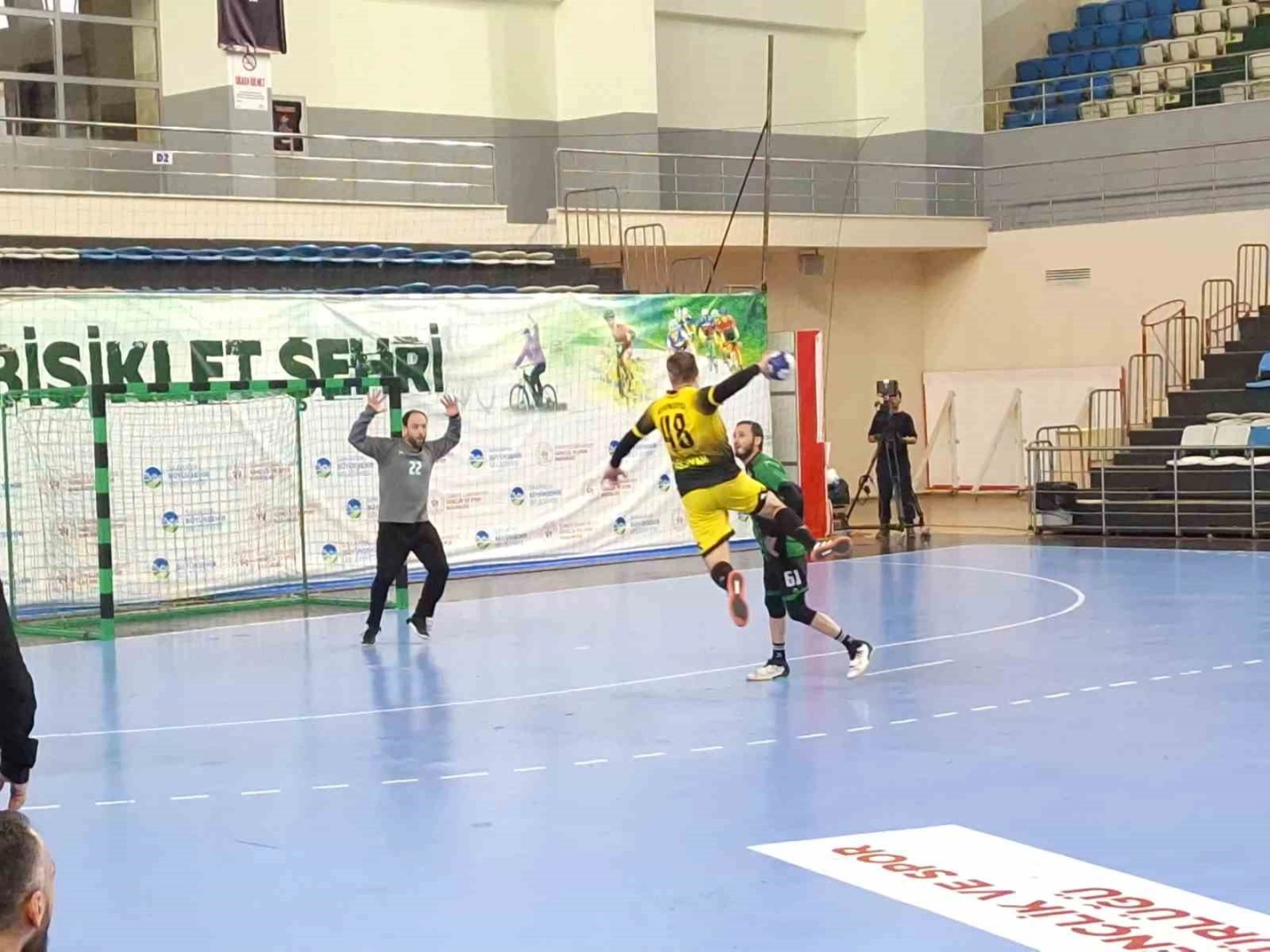 Sakarya Hentbol Takımı evinde  Beykoz'a 34-37 skorla yenildi