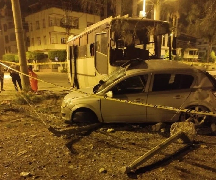 Hatay'da işçi servisi ile otomobil çarpıştı: 1 ölü, 25 yaralı