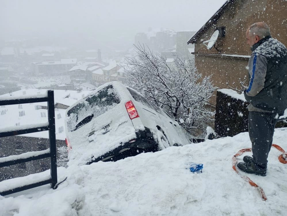 Bitlis’te zincirleme kaza: 16 yaralı