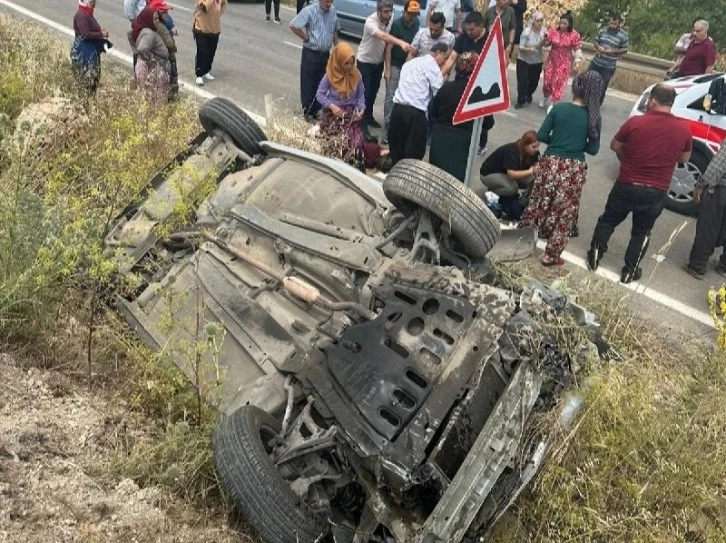 İslâhiye'de Bir Otomobil takla atarak ters döndü :4 kişi yaralandı