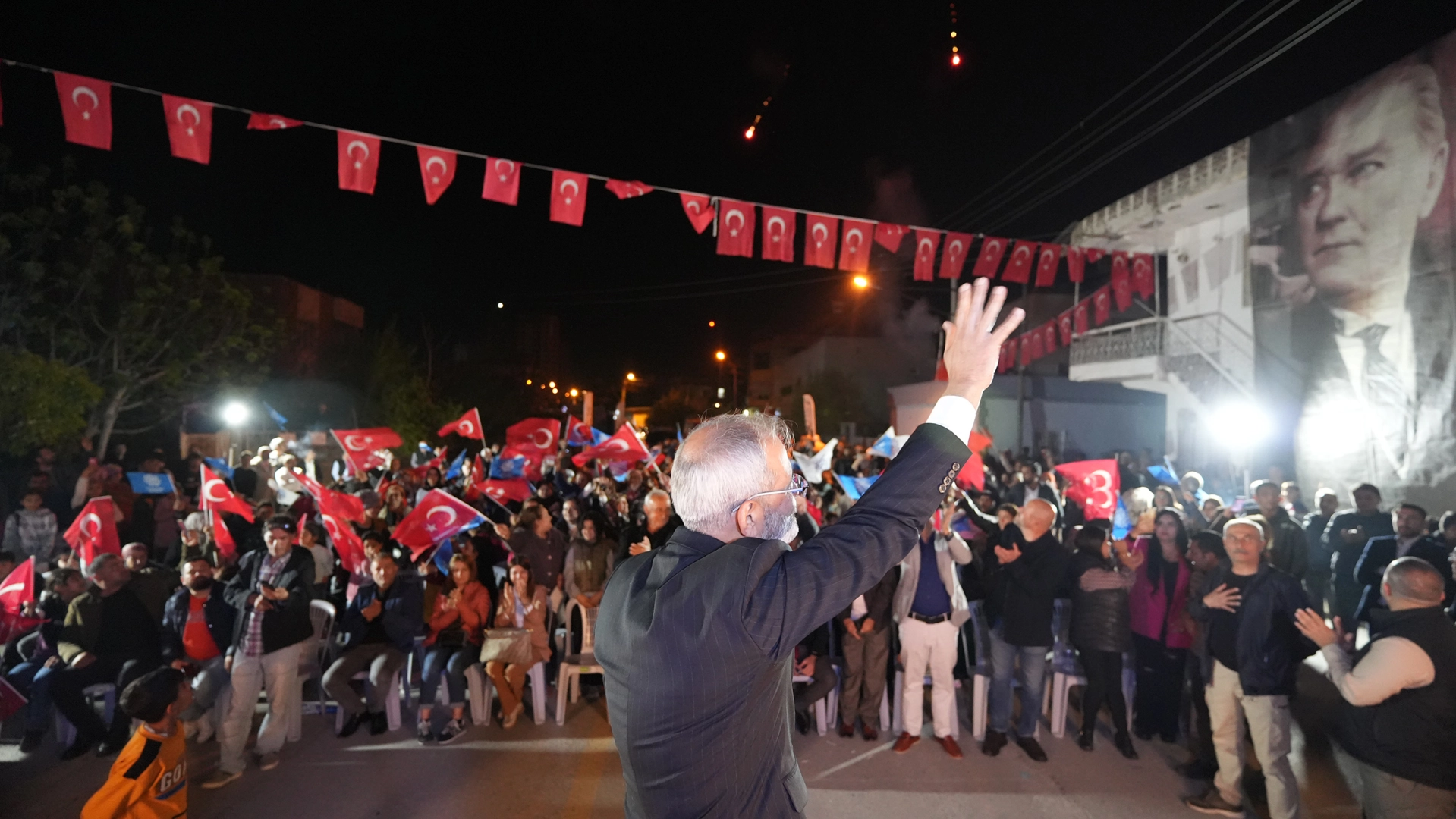 Başkan Dr. Haluk Bozdoğan, Halkın yoğun  sevgisiyle karşılanıyor