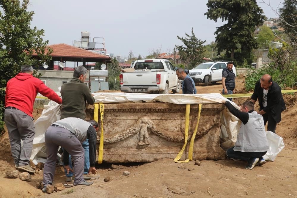 Hatay'da kazı esnasında ortaya çıkan lahit koruma altına alındı